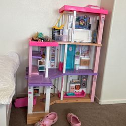 Barbie Dream House 