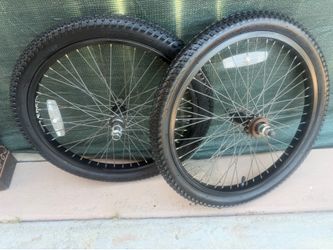 Pair of tires with rims size 20 inches both for 40 dls (20 each)