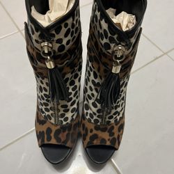 Just Fab (Size 7)