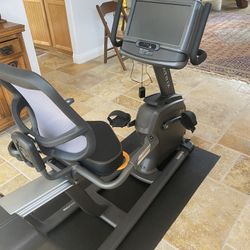 Matrix R30 XIR 16" HD Touchscreen Recumbent Bike