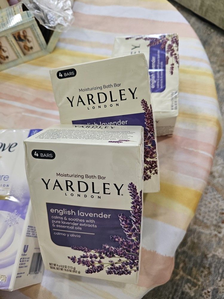New, never opened 18 bars of Yardley lavender and Dove winter care soap bar. 