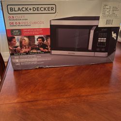 Black + Decker .9 Cu. Ft., 900W Microwave $50