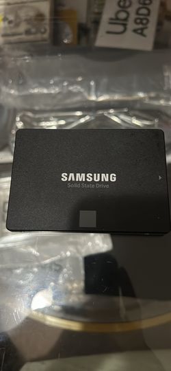 500 GB SAMSUNG SSD IN GREAT CONDITION