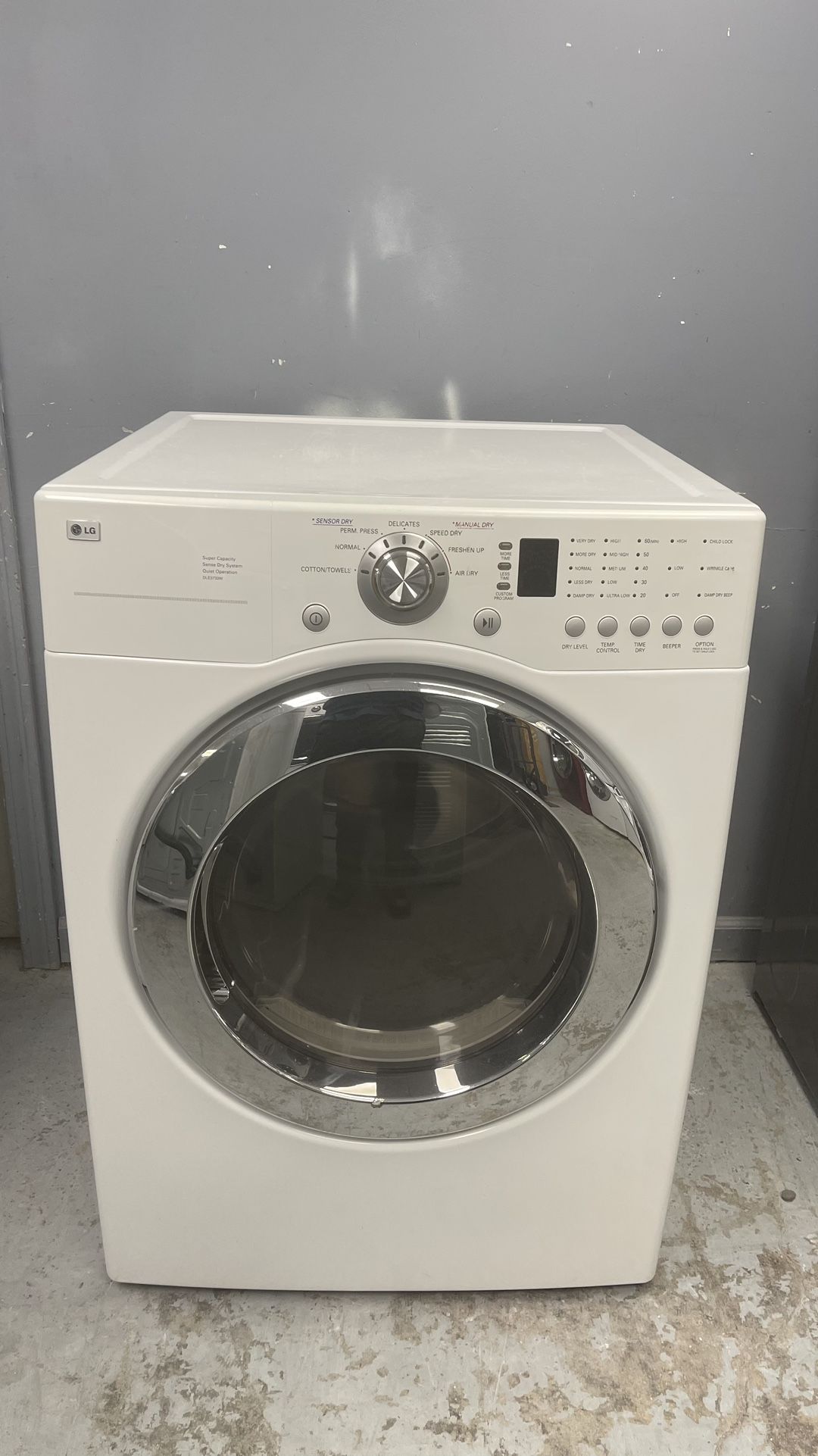 Electric Dryer Extra Large Capacity. In Excellent Working Condition