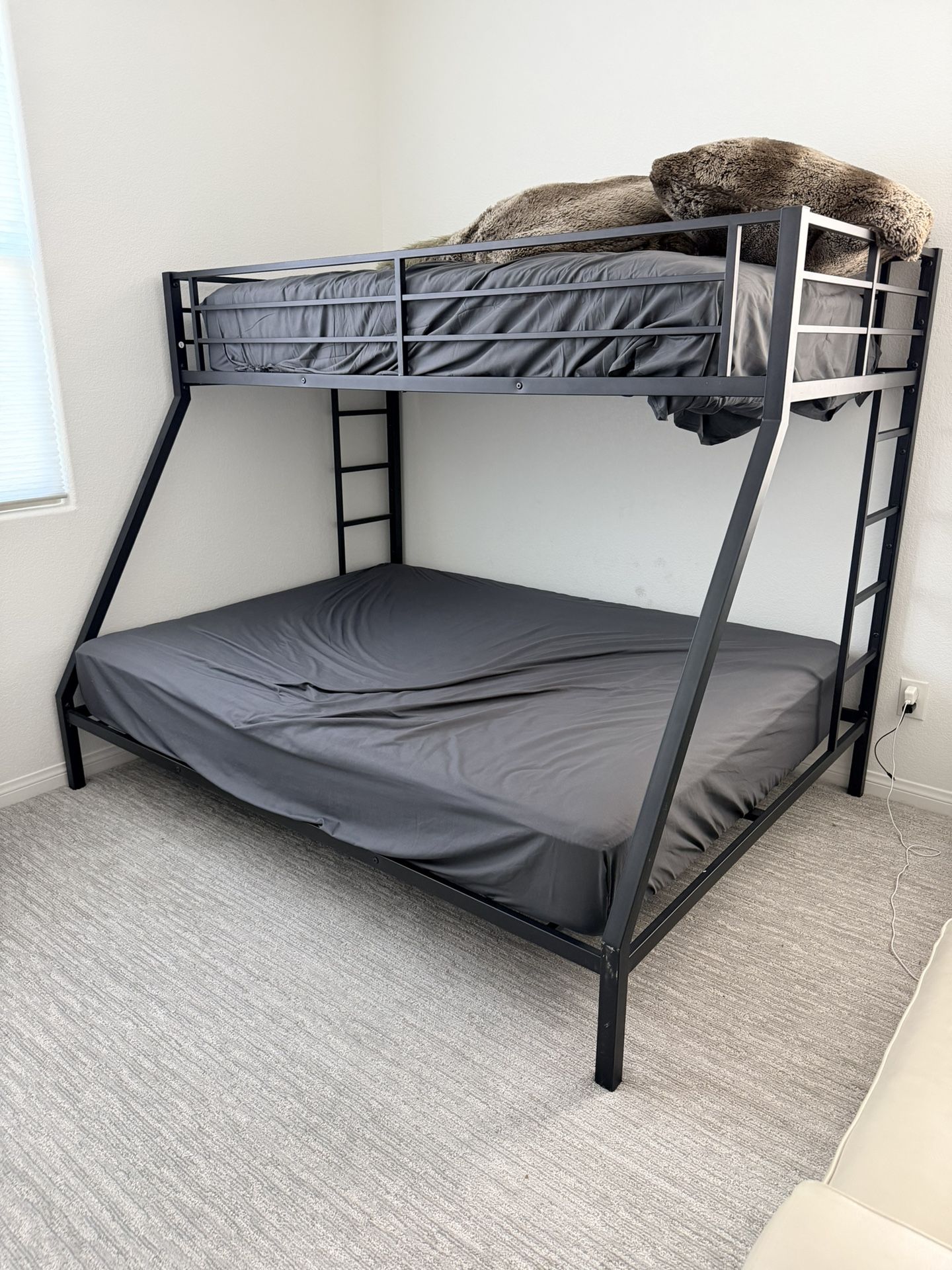 Metal Bunk Bed TwinXL Over Queen