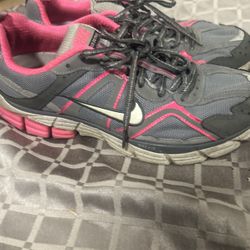Womennsz 8 M Pink Gray Nikes