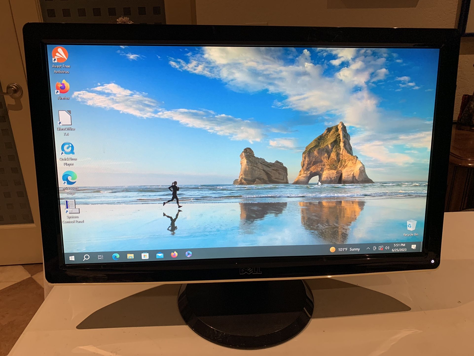 DELL 23” LCD MONITOR (ST2310f)