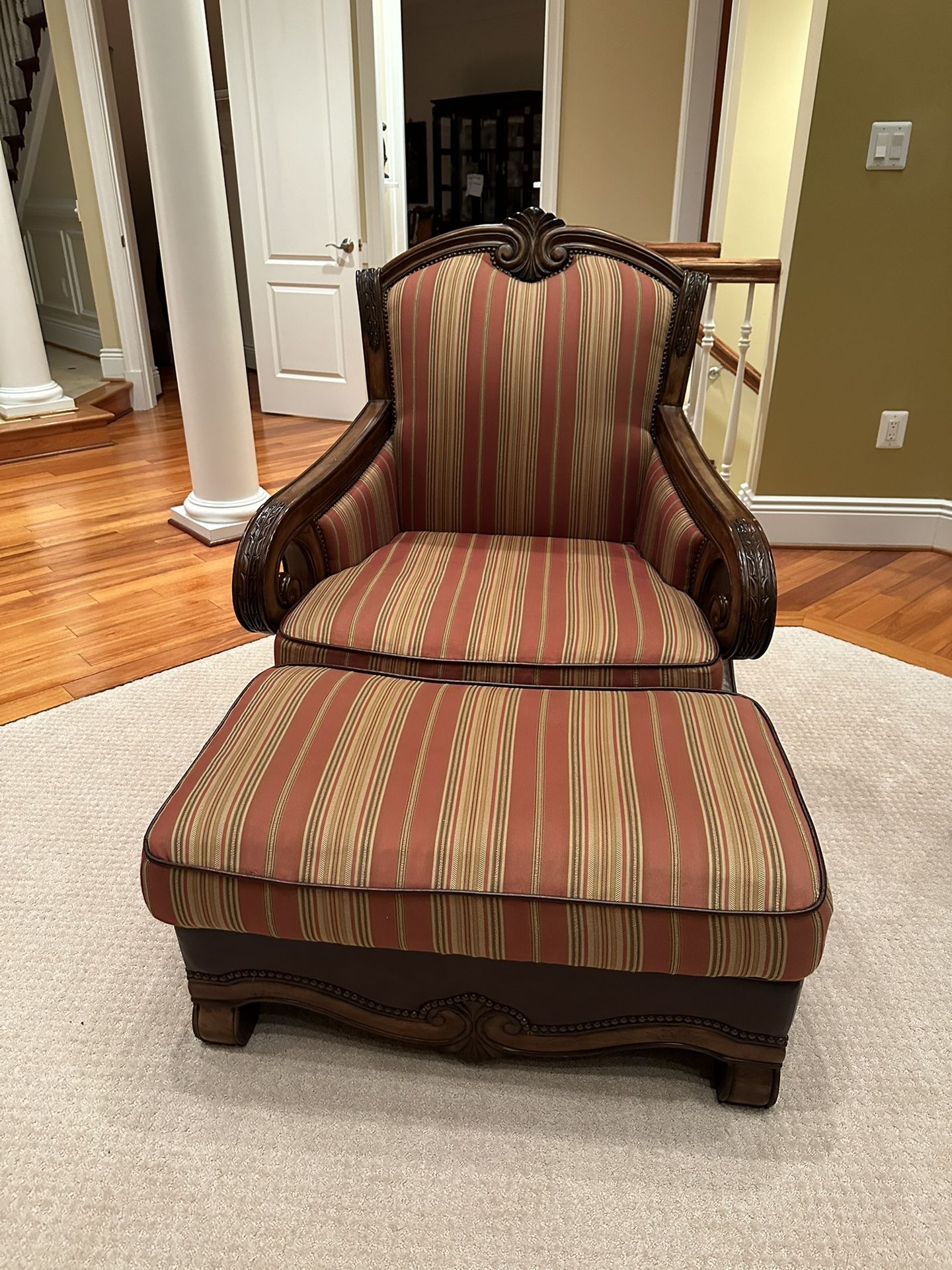 Accent Lounge Chair With Ottoman