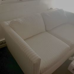 🤍 Cream Striped Loveseat – Freshly Deep Cleaned – $155