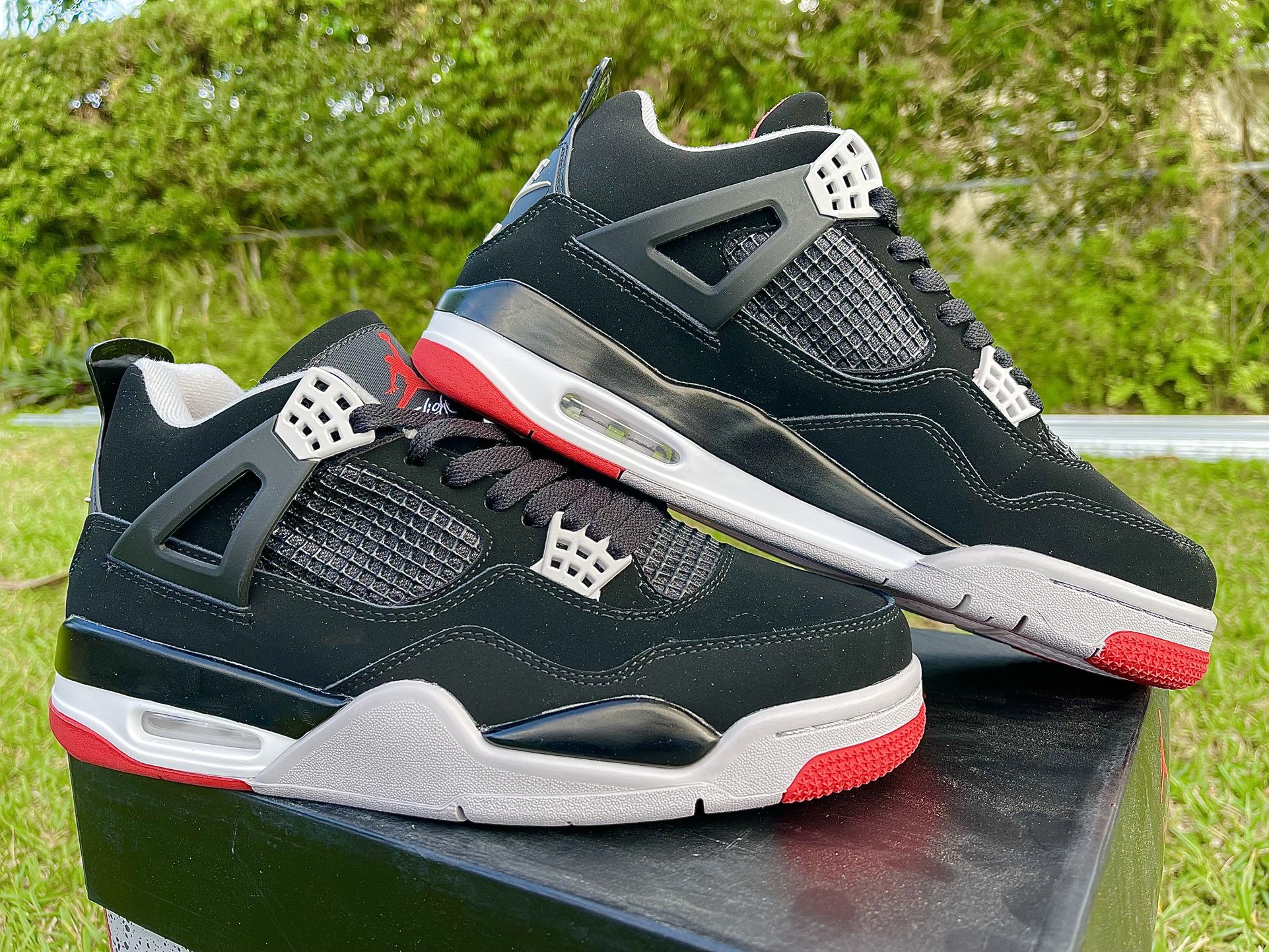 Jordan 4 'Breds'