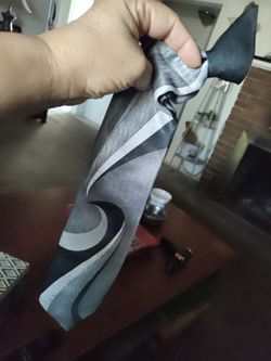 TIE  CLIP/ ON-  MEN ( BRAND IS TOWN CRAFT).        PICK ⛏️ UP ONLY