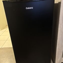 Galanz Mini Fridge 