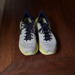 Hoka Shoes Size 9D Mens