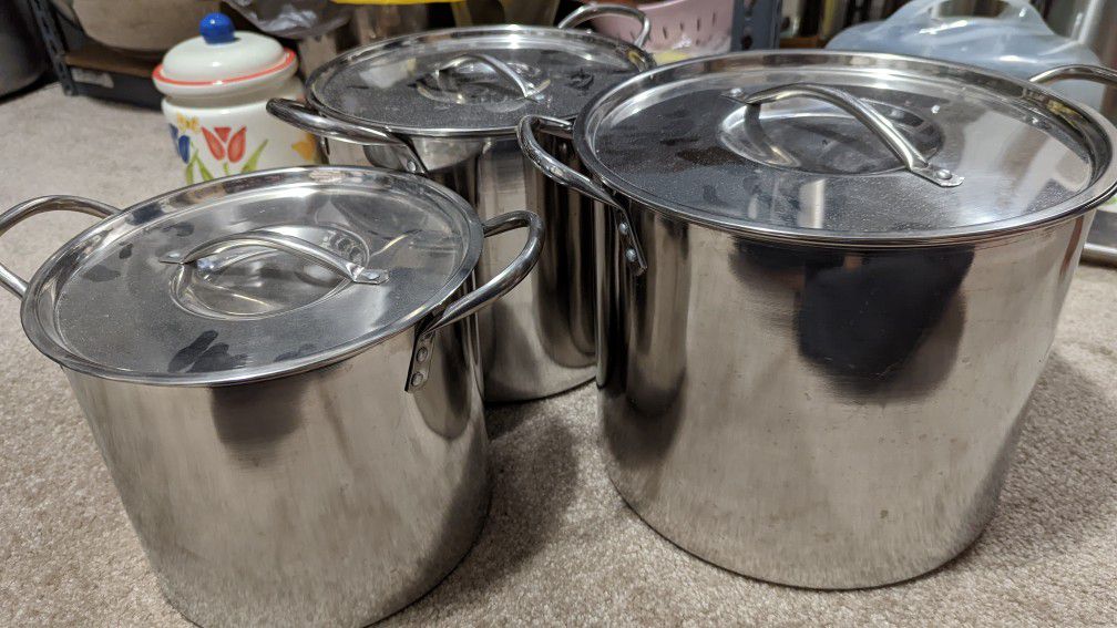 Set Of 3 Large Cookware With lids 