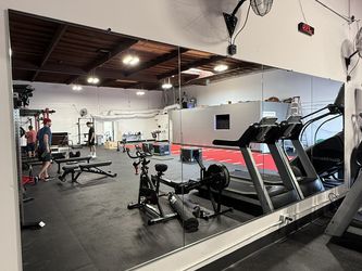 Commercial-Grade Gym Mirrors for Serious Athletes