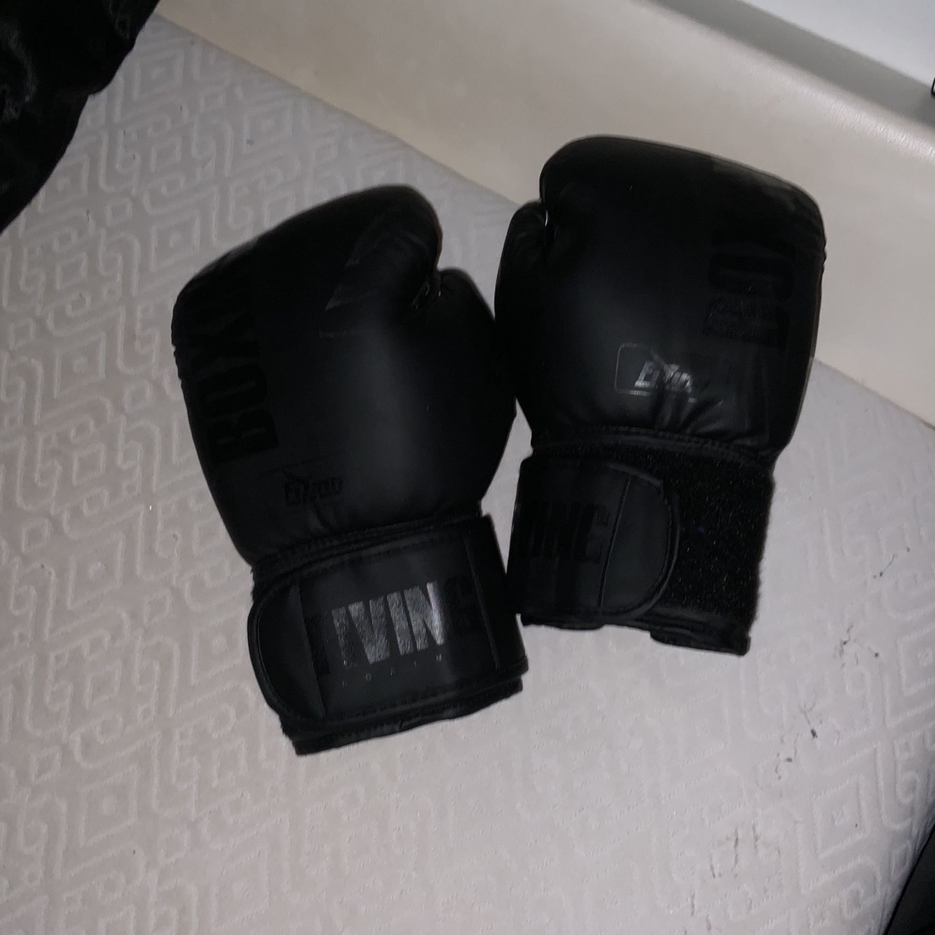 8 oz Gloves