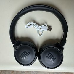JBL Bluethooth 510BT Headphones in good working condition with charging cable $20 