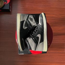 Air Jordan 1 Shadow