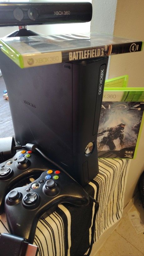 Xbox 360 Slim Gaming Console Bundle