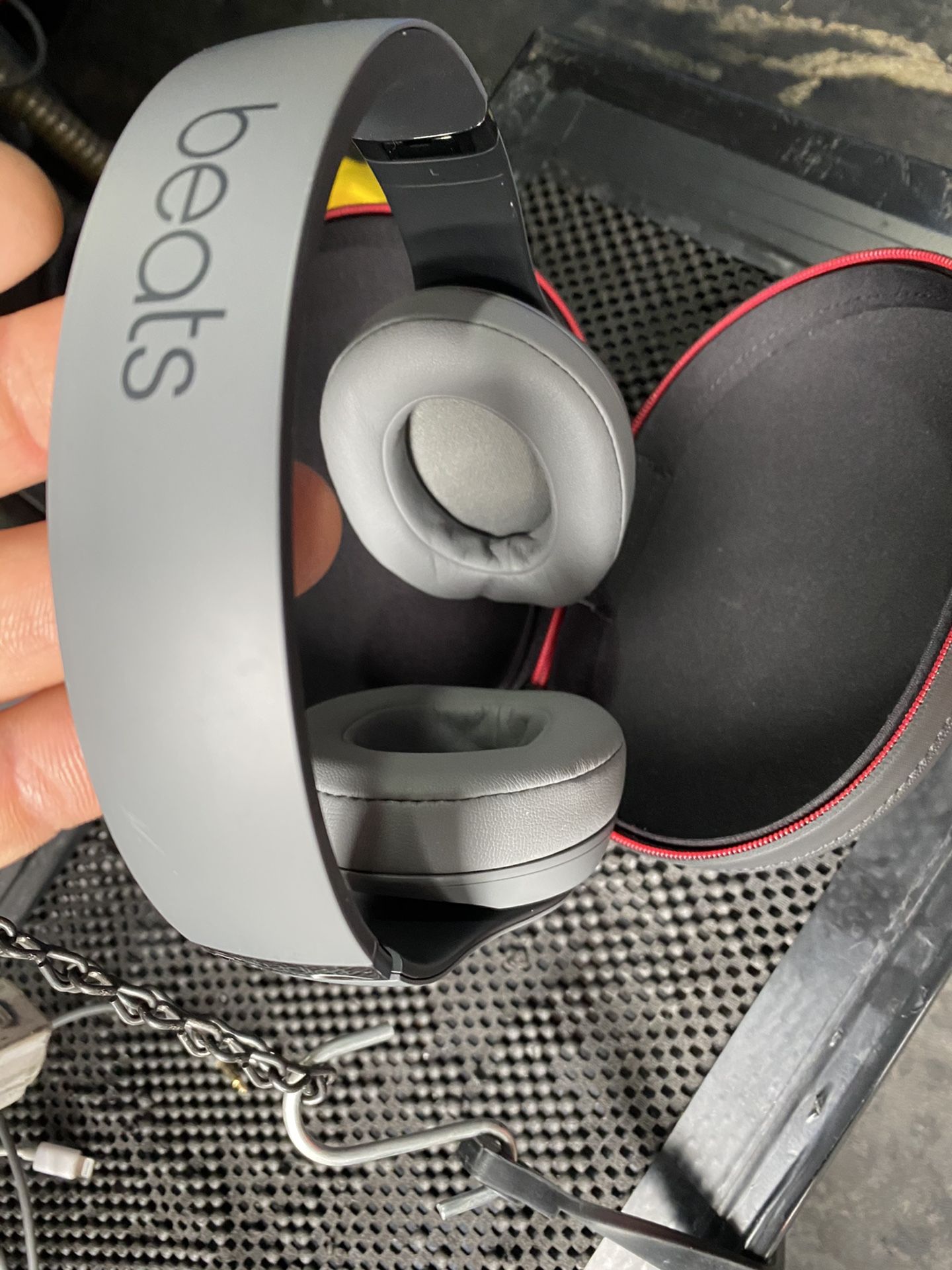 Wireless Bluetooth beats like new