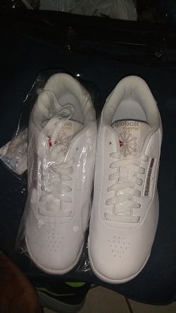 Women's sneakers.... Reebok classic