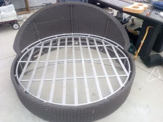 6 Foot Round Vinyl Wickered Woven