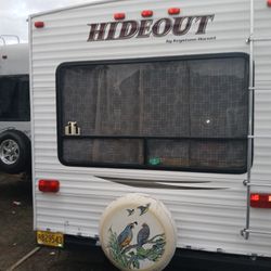 2011 29' Travel Trailer. Keystone Hideout 26rls  Big 14 ' Slide Tile Cafpet IKEA , NEW AFUTON AND Memory Foam Matres In Master 
