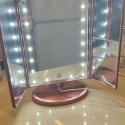 DeWEISN LED Lighted Vanity Mirror Like New