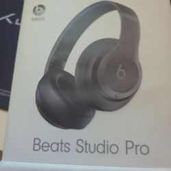 Beats Studio Pro Wireless Headphones w Noise cancellation