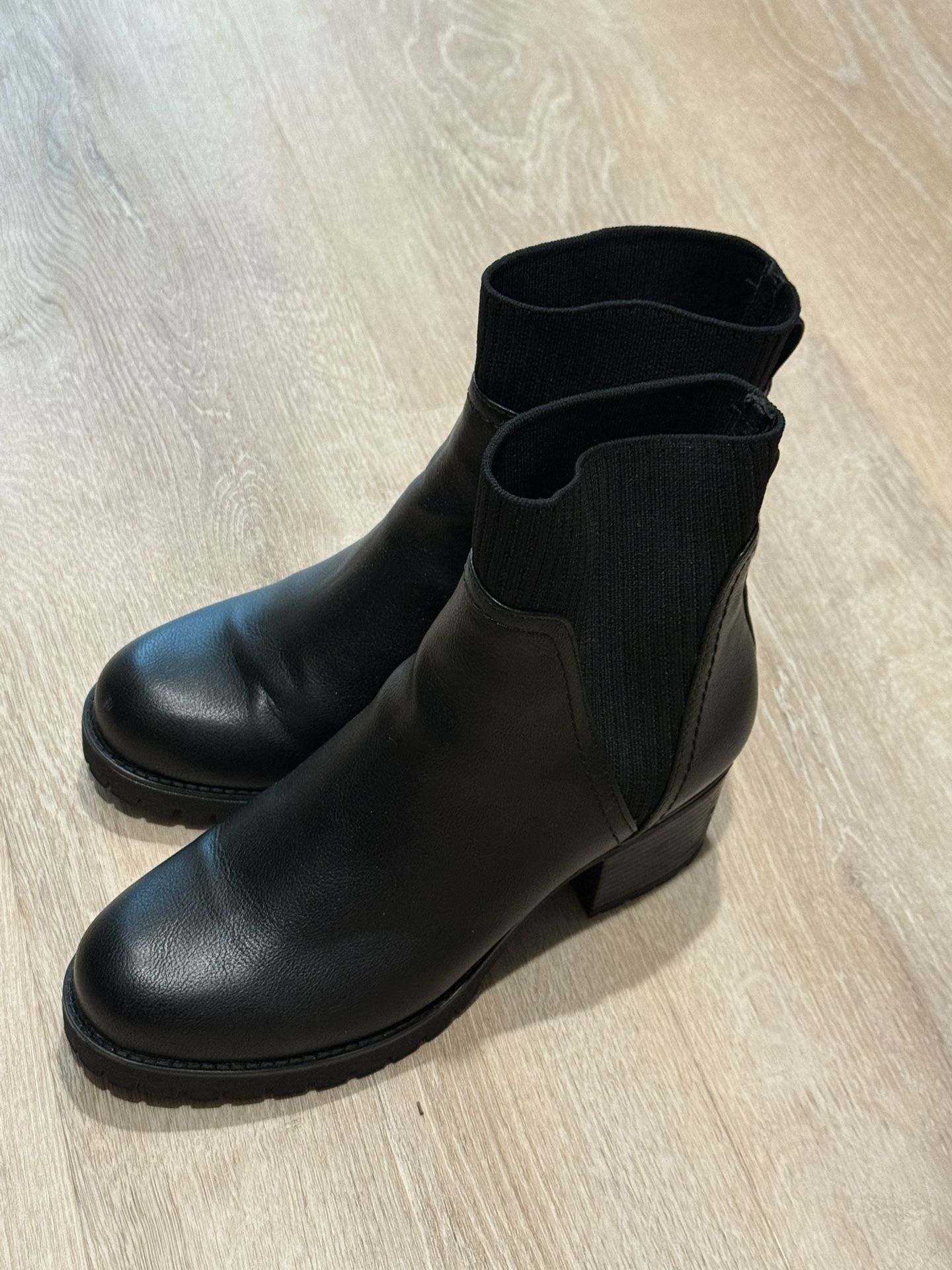 Mia Women’s Chelsea Boots