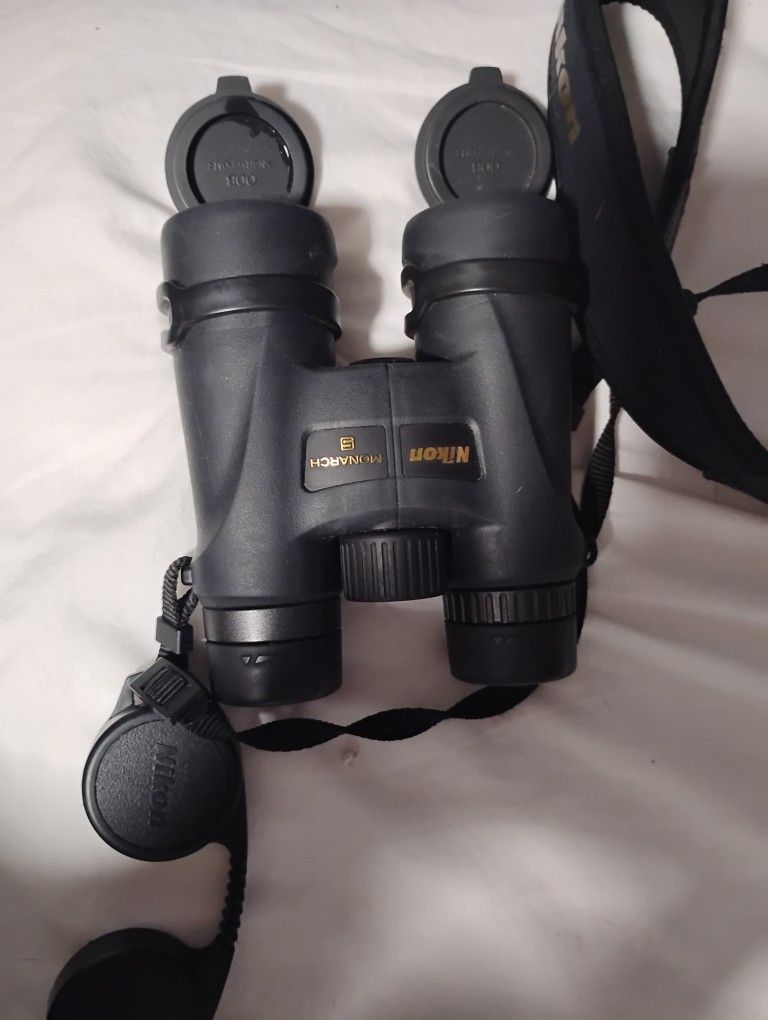 Brand New Nikon Monarch 5 Binoculars