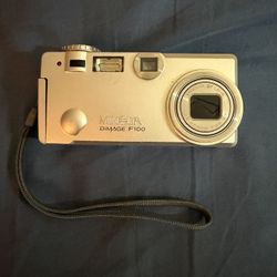 Minolta Dimage F100 Digital Camera 4 Megapixel Silver With Strap Read