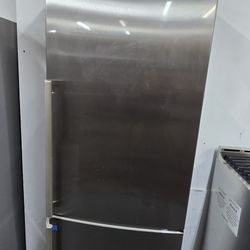 Brand New Bosch 24" Bottom Freezer Refrigerator 