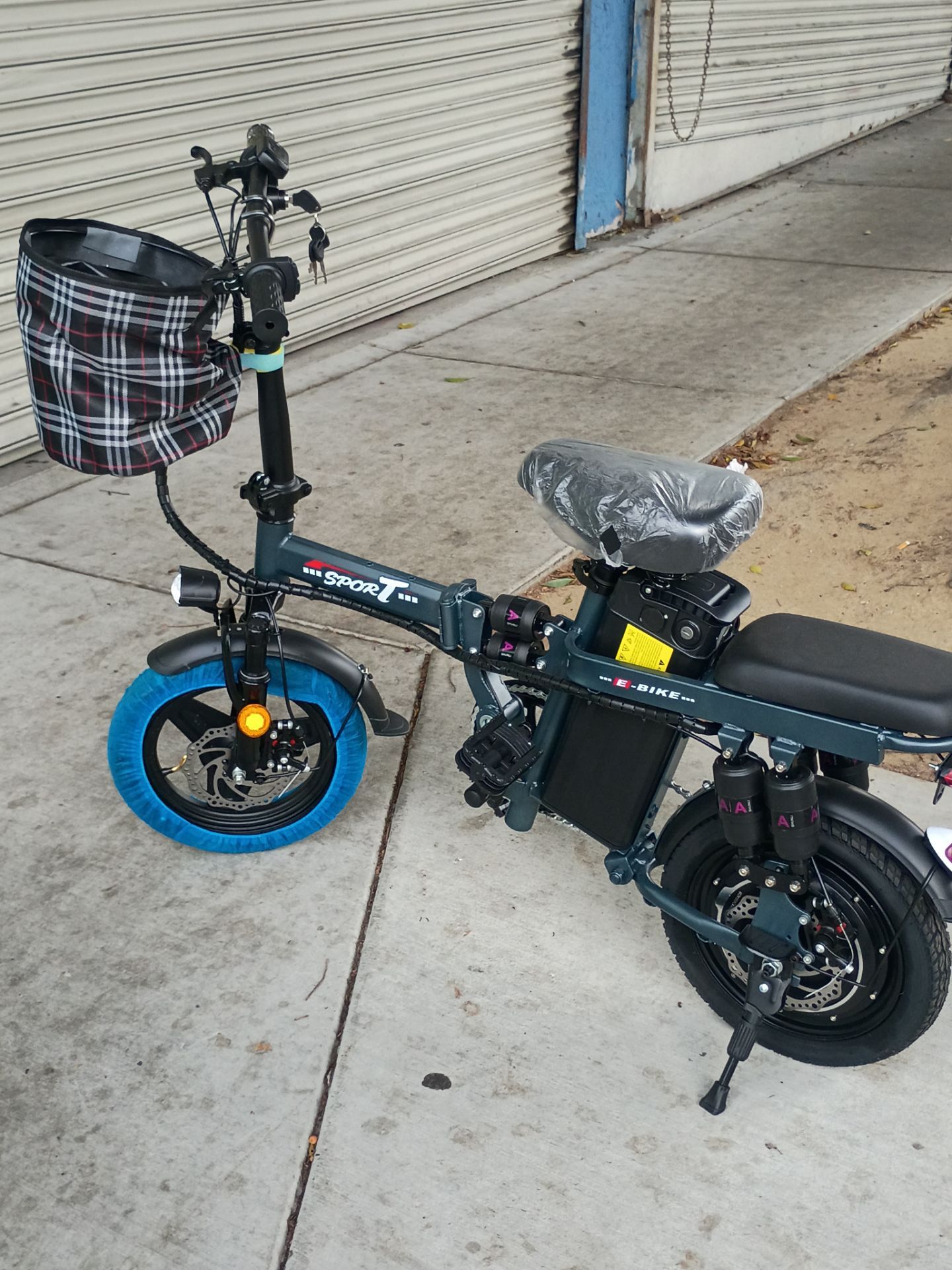 FOLDING ELECTRIC BIKE PEAK750W-25MPH-RANGE 30 MILES-DUAL SUSPENSION -DUAL DISK BRAKES. LED HEADLIGHT. TAIL LIGHT
