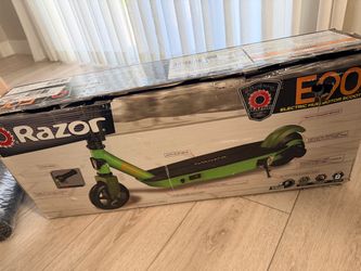 Razor E90 Electric Hub Motor Scooter