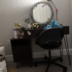 Girls Table With Mirror