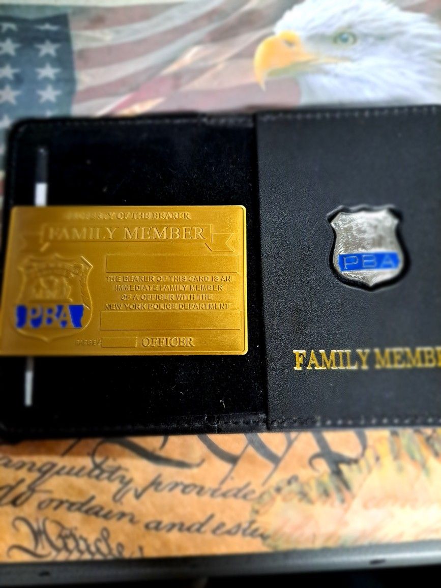 NOVELTY NYPD NYC PBA OFFICER FAMILY MEMBER WALLET 2025 GOLD COURTESY