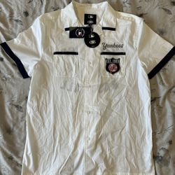 Men’s Vintage Yankees Button Up Tee Medium