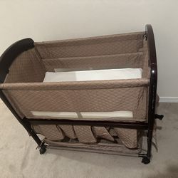 Arm's Reach Side Sleeper Crib Retail: $220