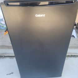 Galanz  Mini fridge 