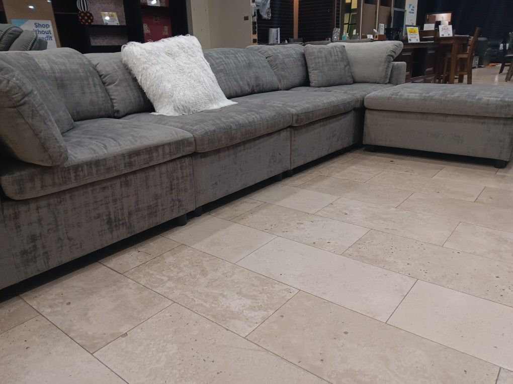 *President's Day Now!!!*---Floating Lima Gray Fabric Sectional Sofa W/Ottoman---Now $899!!!---Delivery And Financing😉