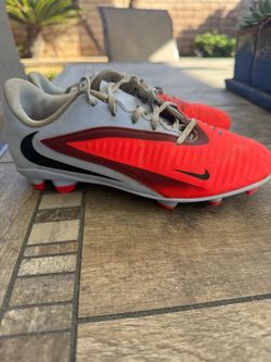 Nike boys Vapor Cleats size 4.5