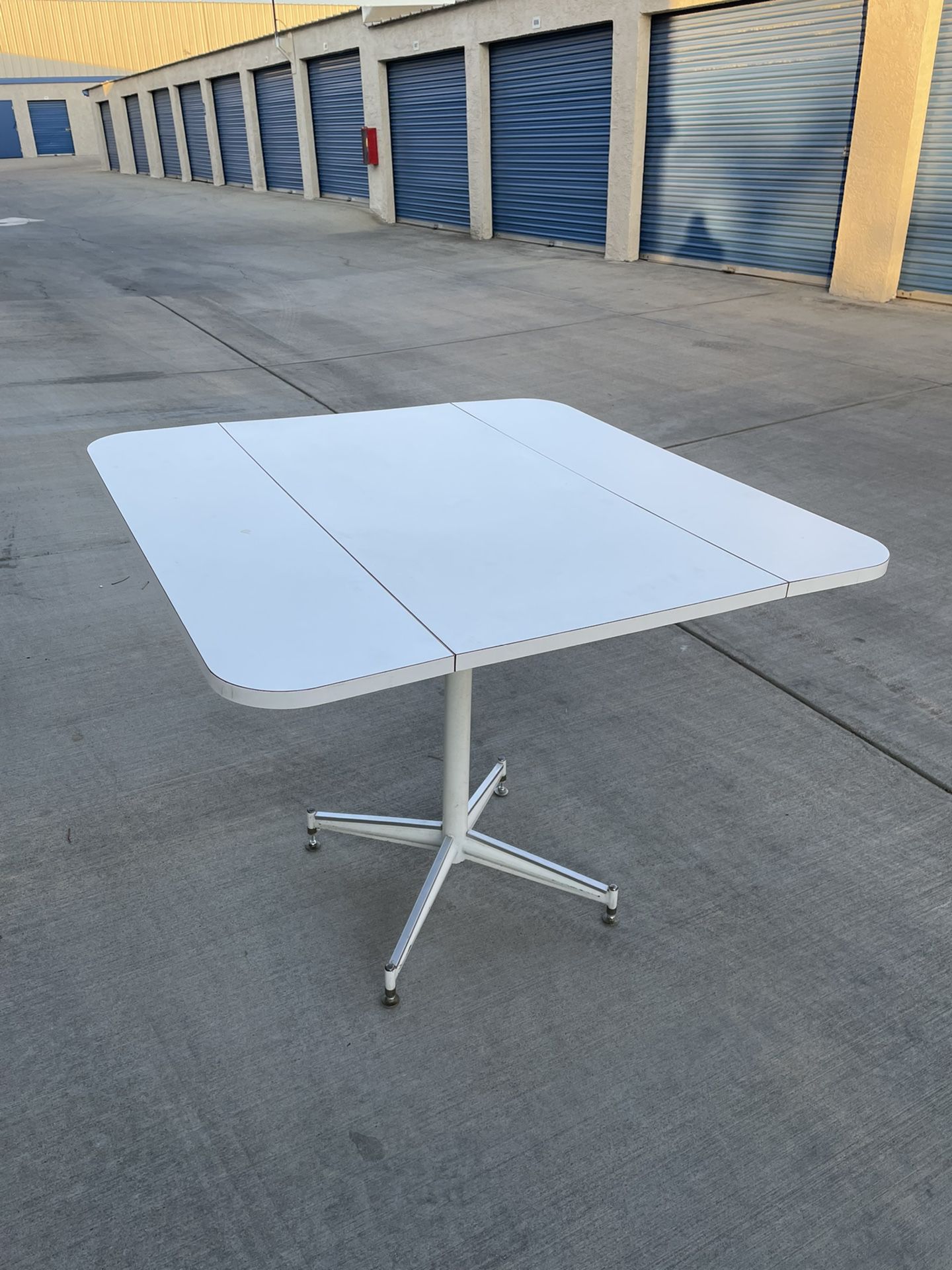 ⚡️⚡️SOLD⚡️⚡️⚡️Mid Century Modern MCM Double Drop Leaf Formica Dining Table / Desk On 4 Prong Pedestal Base ( Can Deliver Local ) 