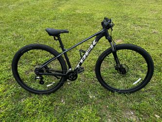Trek Marlin 5 Mountain Bike – Medium 16.5” – 29” Wheels