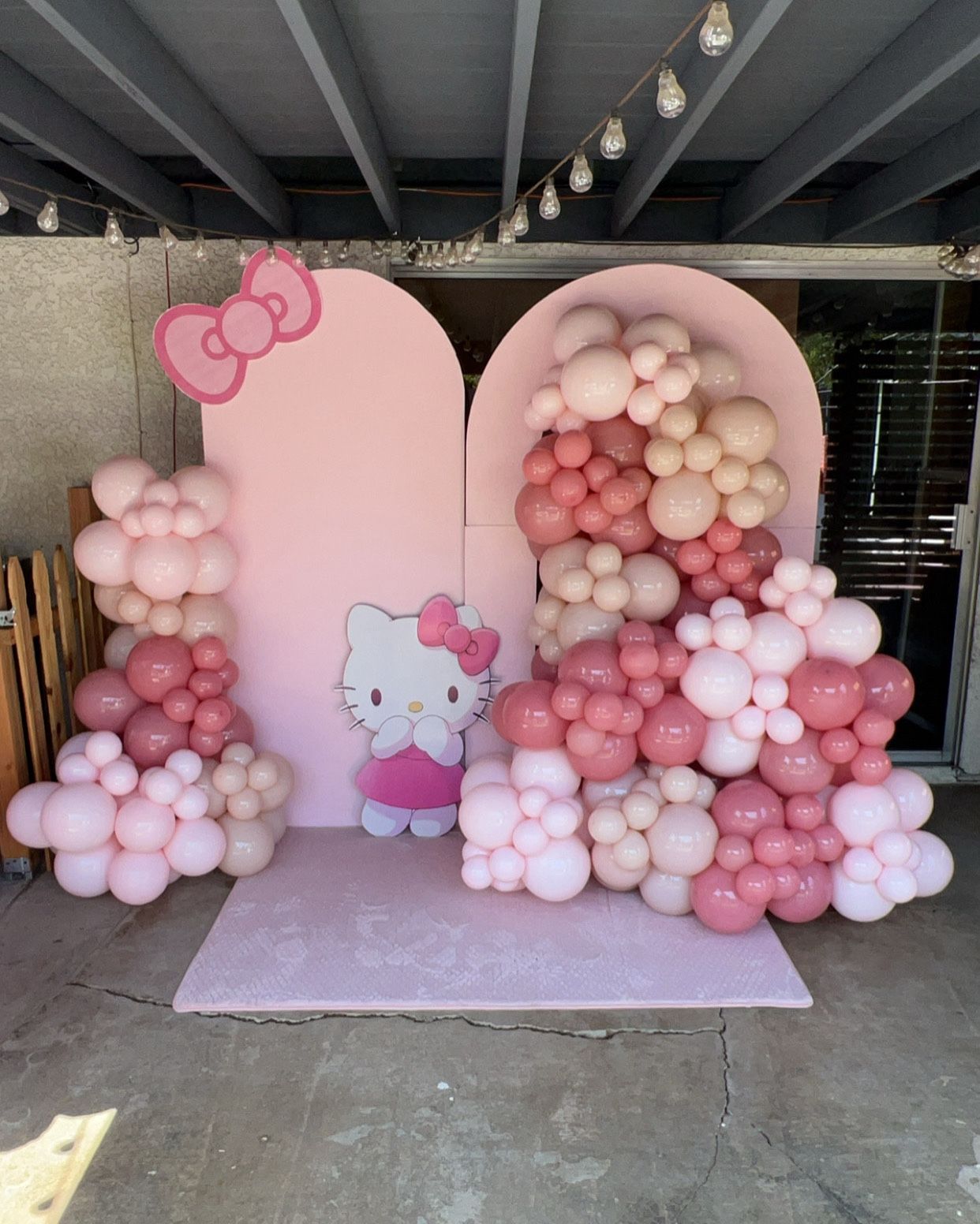 Hello Kitty Balloon Decor