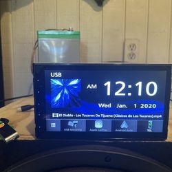Kenwood double din touchscreen radio Apple CarPlay -$200