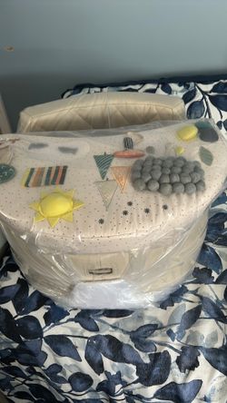 Brand new Crate & kids activity seat