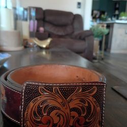 Cinturón De Piel Cinceleado A Mano