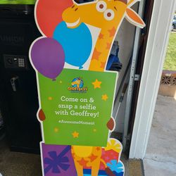 Toys R Us Geoffrey Display