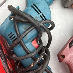 Makita 3/8" variable speed reversible drill